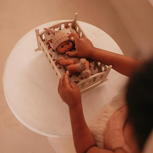 Кукла с кроваткой Mrs. Ertha "Julie Ruspberry Bunchs", гроздья малины, 20 см